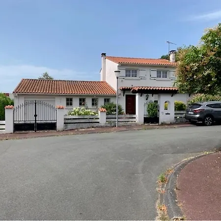 Casa vacanze Maison Paisible Confort Avec Agreable Jardin Et Piscine